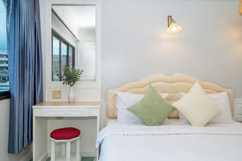 Patong Social Hotel & Restaurant, Patong, Thailand