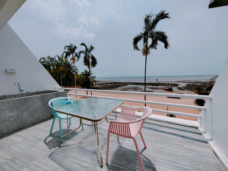 มารินอส บีชเฮ้าส์ Marinos Beach house, Si Racha, Thailand