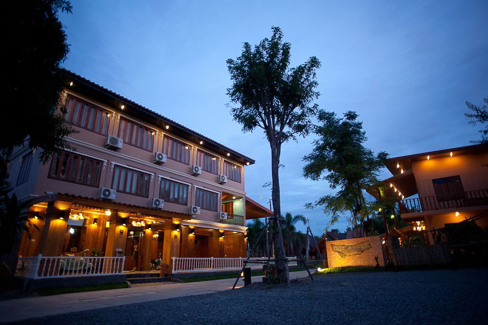 Hotel · Srisawat Resort, Cha-am