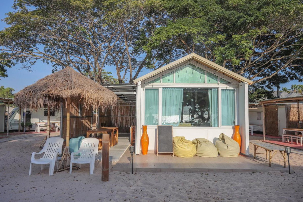 Hotel · Beach House Camp, Na Jomtien