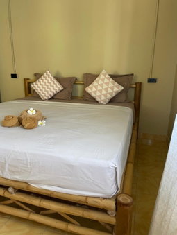 Mythai Guesthouse, Chaloklum, Thailand