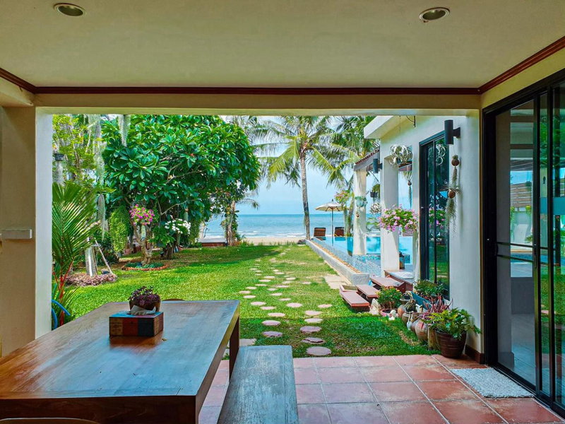 Baan SanSuk Pranburi - Beach Front & Pool Villa, Pran Buri, Thailand