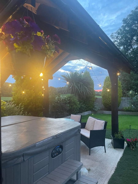 The Loft at Rock Cottage with hot tub, Garvagh, United Kingdom