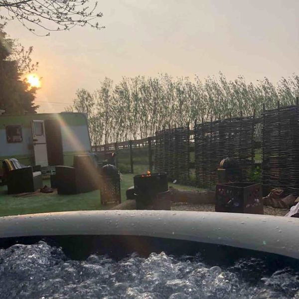 Glamping with Llamas, Wisbech, United Kingdom