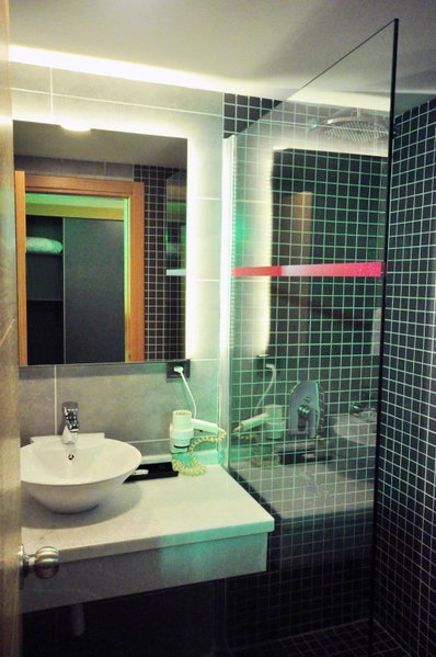 Hotel Osaka Airport, Istanbul, Turkey