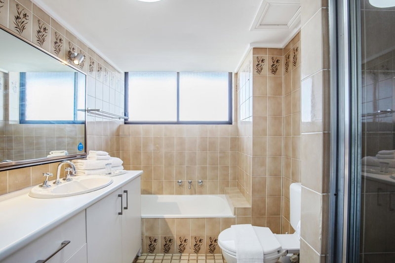 Beachfront & City View, Huge 2 Bedroom Apartment, Imperial Surf Resort, Gold Coast, Australia