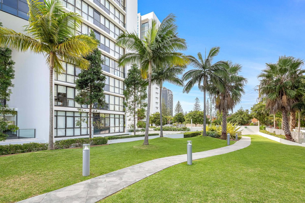Central location in Broadbeach! - Sierra Grand Apartments - Self Contained & Privately Managed, Australia