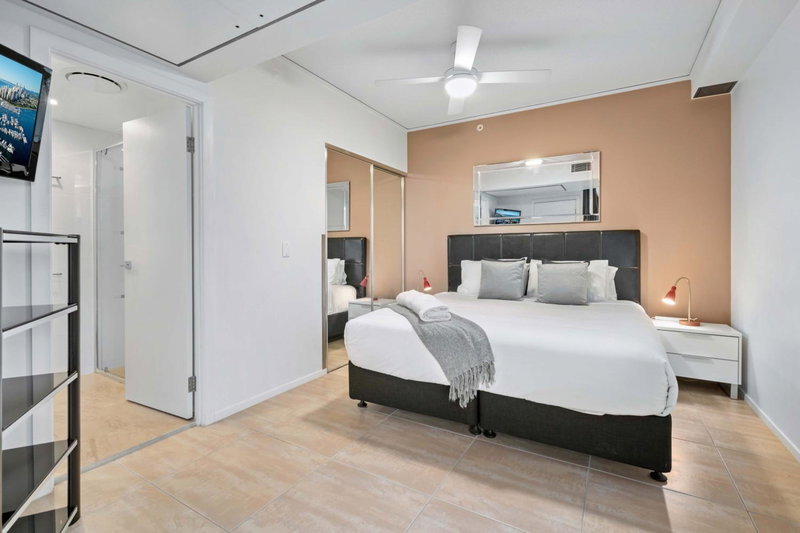 Central location in Broadbeach! - Sierra Grand Apartments - Self Contained & Privately Managed, Gold Coast, Australia