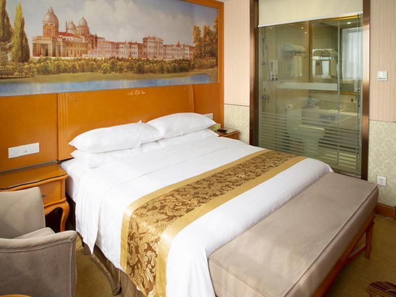 Vienna Hotel Shanghai Yangpu Wujiaochang, Shanghai, China