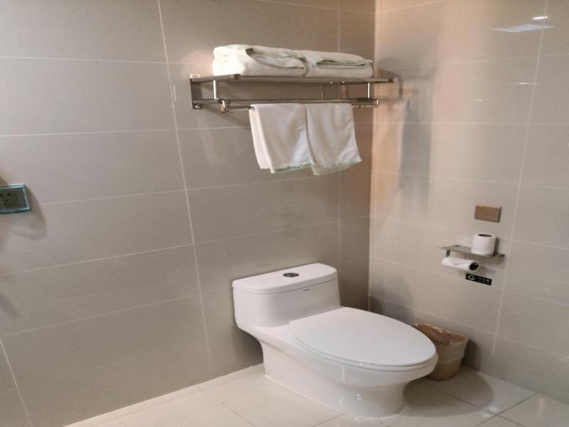 GreenTree Inn Shanghai Jinshan District Wanda Plaza Longhao Road Express Hotel, Jinshan, China