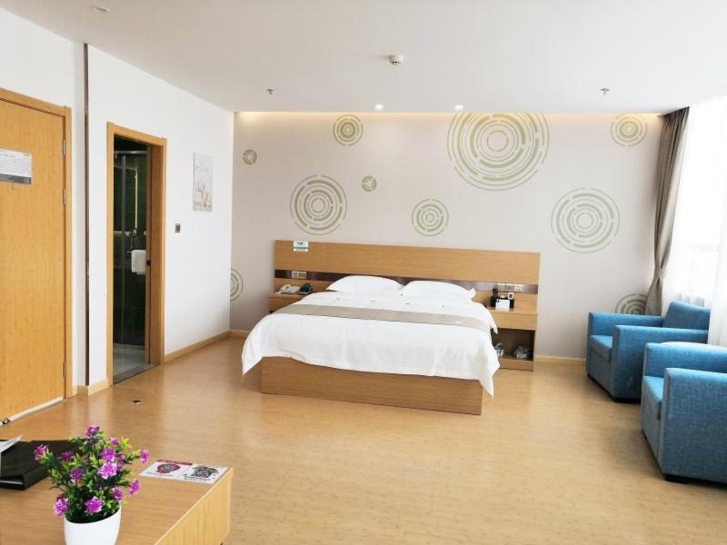 GreenTree Inn Shanghai Jinshan District Wanda Plaza Longhao Road Express Hotel, Jinshan, China