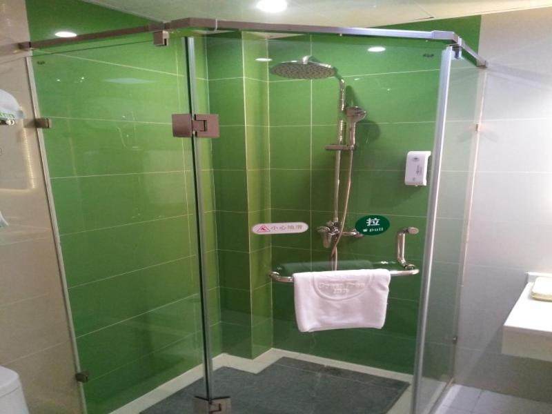 GreenTree Inn Shanghai Jinshan District Wanda Plaza Longhao Road Express Hotel, Jinshan, China