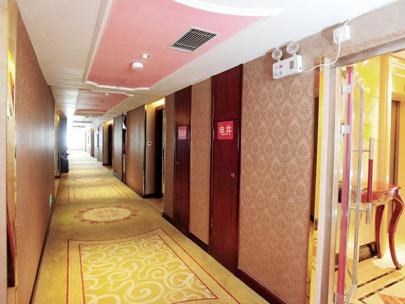Vienna Hotel Shenzhen Longhua Qinghu Road, China