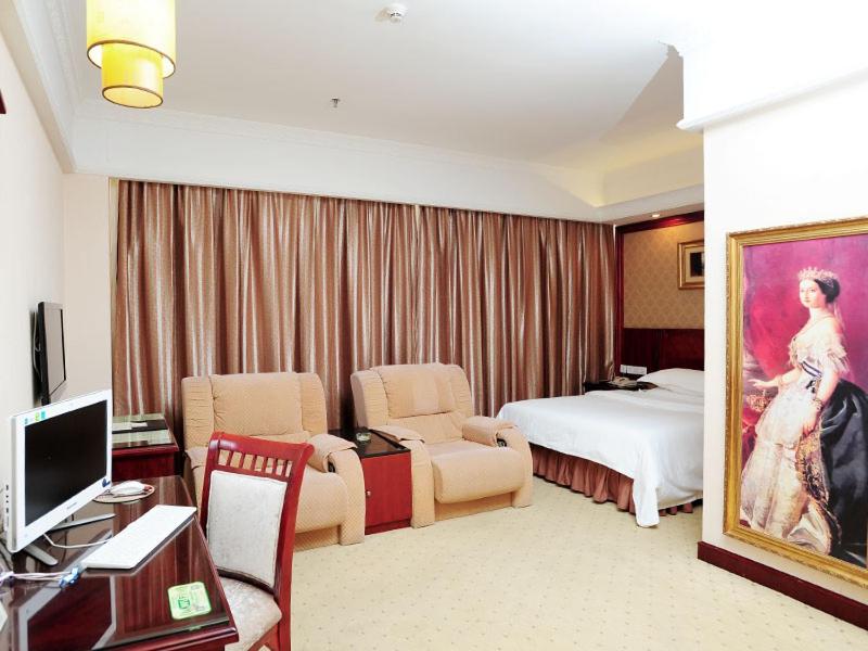 Vienna Hotel Shenzhen Longhua Qinghu Road, Bao'an, China
