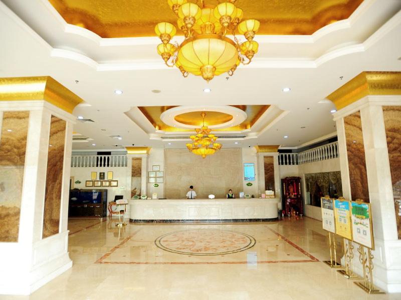 Vienna Hotel Shenzhen Longhua Qinghu Road, Bao'an, China