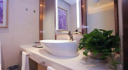 Lavande Hotels Harbin Railway Station Zhanqian Square, Harbin, China