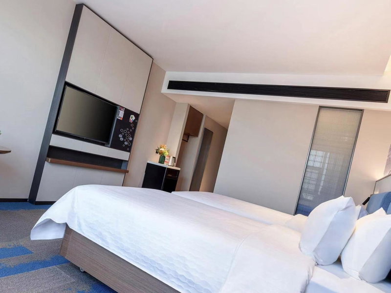 Hampton by Hilton Wuhan High-Speed Railway Station, Qingshan, China