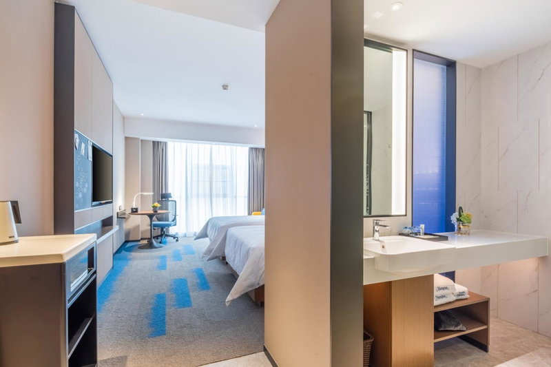 Hampton by Hilton Wuhan High-Speed Railway Station, Qingshan, China