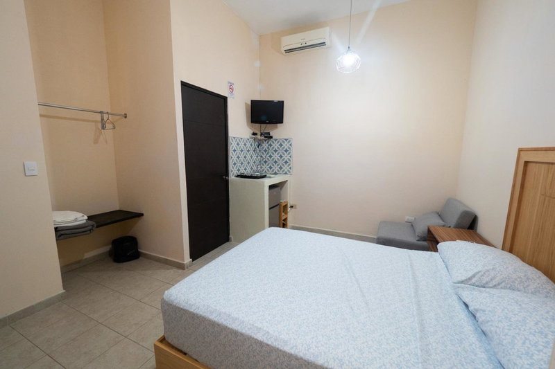 Nido Colibrí - Private Rooms and hostel Dorms in Remate de Paseo Montejo, Mérida, Mexico