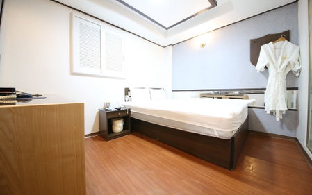 Sillim Holiday, Seoul, South Korea
