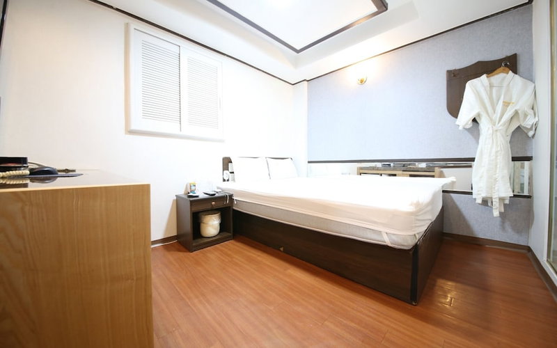 Sillim Holiday, Seoul, South Korea
