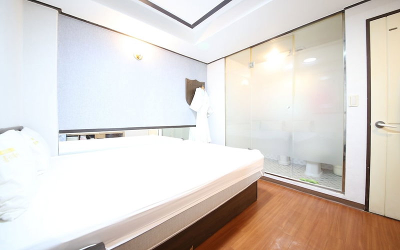 Sillim Holiday, Seoul, South Korea