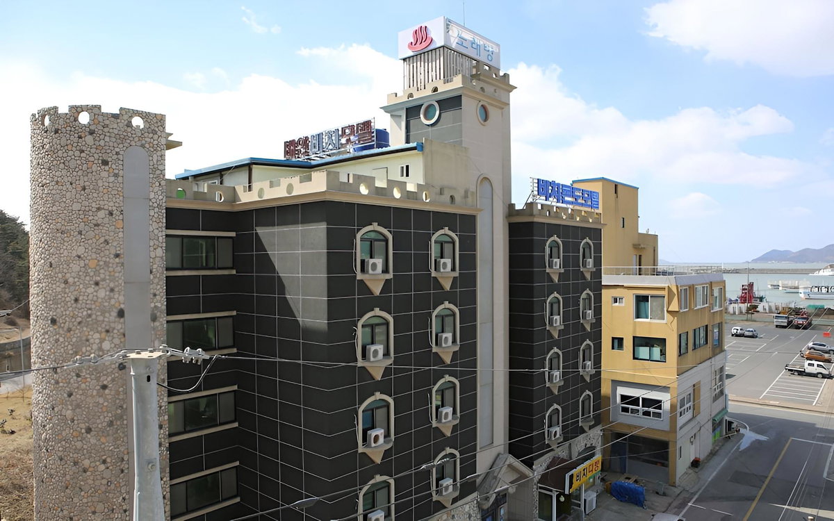 Taean Shinjindo Beach Condo Motel, South Korea