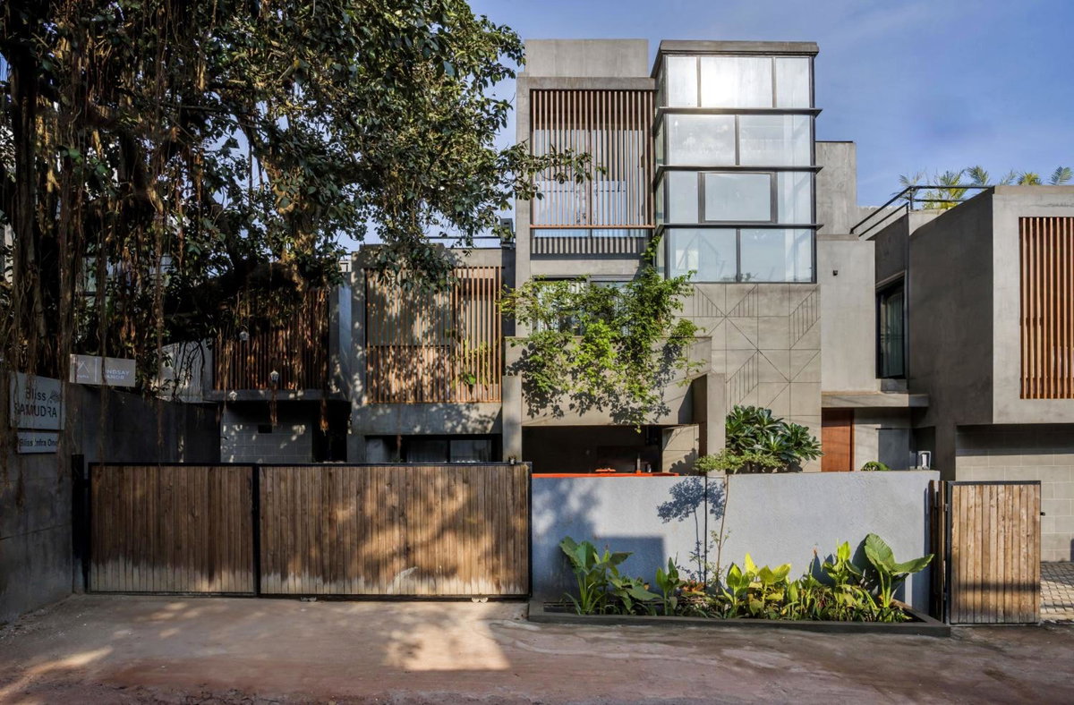 Lindsay Manor VaNa 4BHK Private Pool 1KM Beach, India