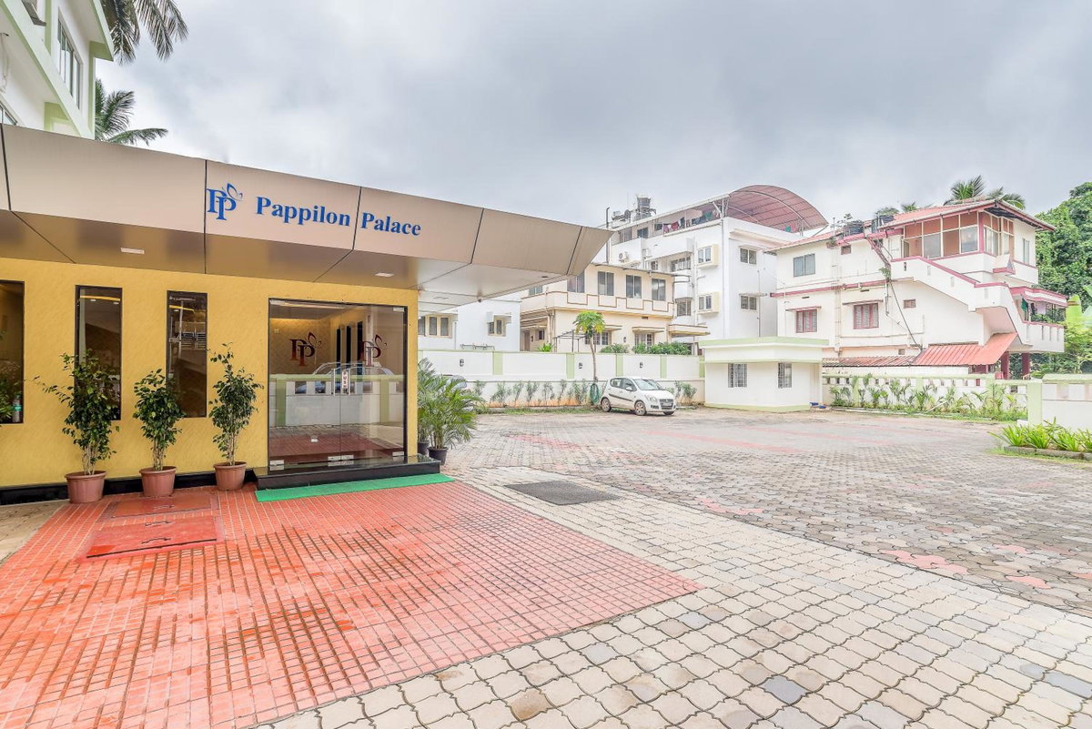 Hotel · Treebo Pappilon Palace - PVS Circle, Mangalore