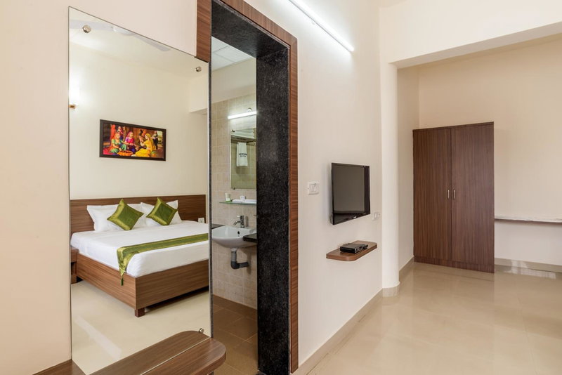 Treebo Pappilon Palace - PVS Circle, Mangalore, India