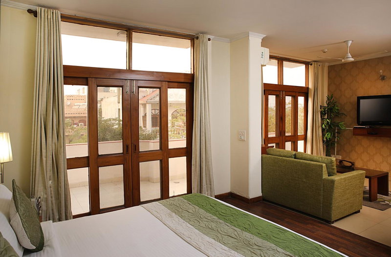Ahuja Residency DLF Phase 2, Gurgaon, India