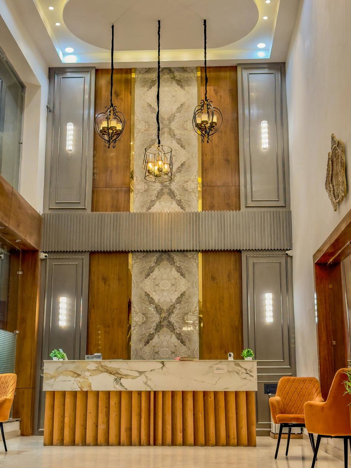 Hotel Crown Savoy, Near Railway Station & GURU NANAK DEV UNIVERSITY, India