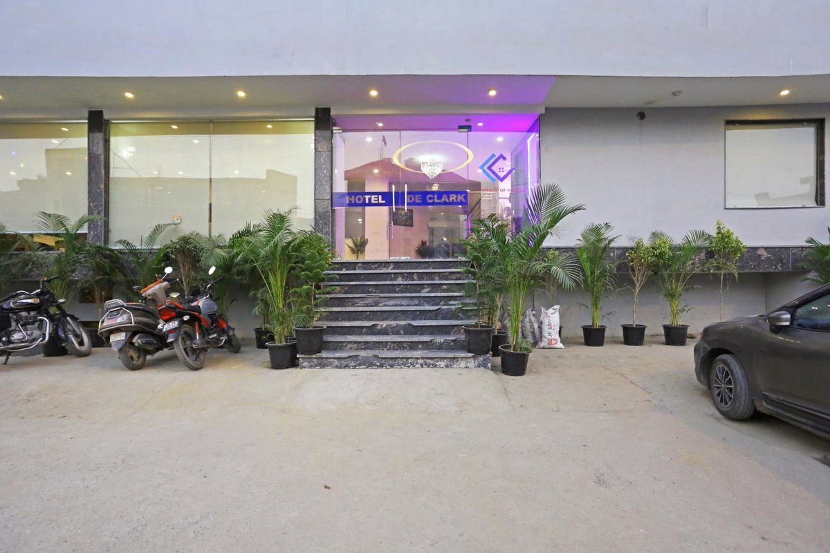 Hotel De Clark Luxury Airport Hotel near Delhi IGI Airport T3 with Free WiFi & 24x7 Check-in, India