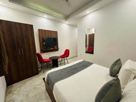 Hotel De Clark Luxury Airport Hotel near Delhi IGI Airport T3 with Free WiFi & 24x7 Check-in, New Delhi, India