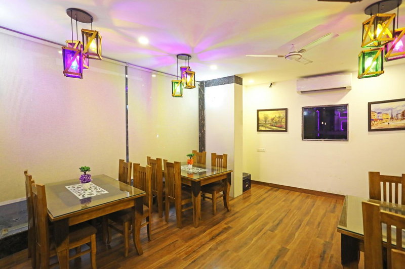 Hotel De Clark Luxury Airport Hotel near Delhi IGI Airport T3 with Free WiFi & 24x7 Check-in, New Delhi, India