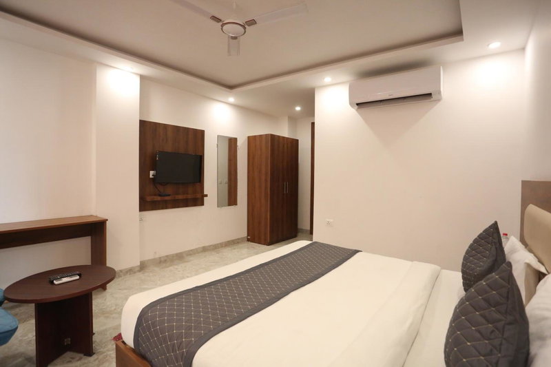 Hotel De Clark Luxury Airport Hotel near Delhi IGI Airport T3 with Free WiFi & 24x7 Check-in, New Delhi, India