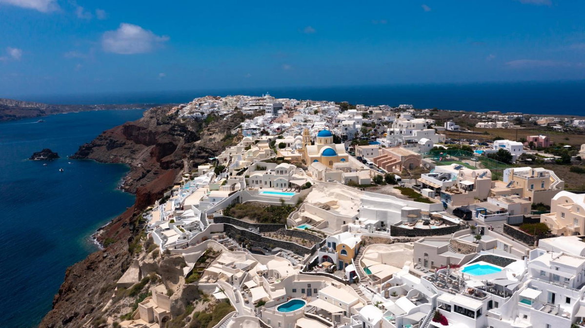 Twenty One Suites, Greece