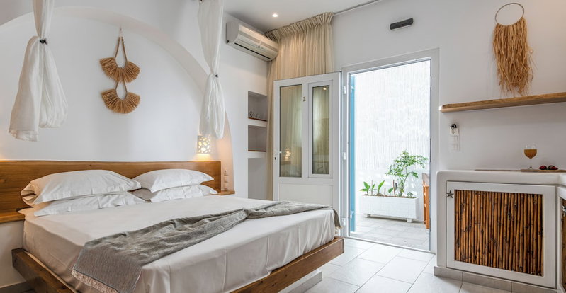 Niki Savvas Studio & Suites, Milos, Greece