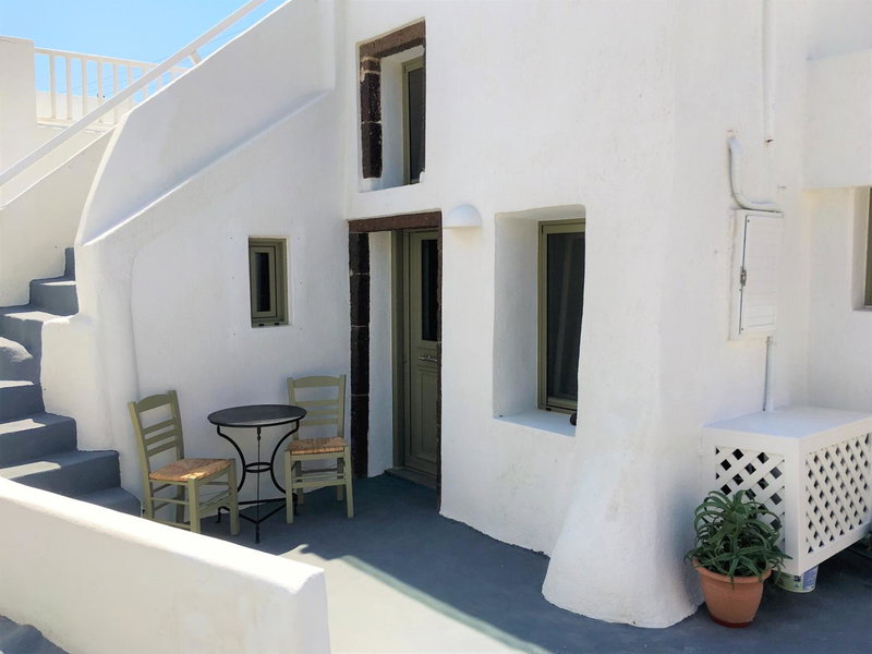 Arvanitis Cave Village, Akrotiri, Greece