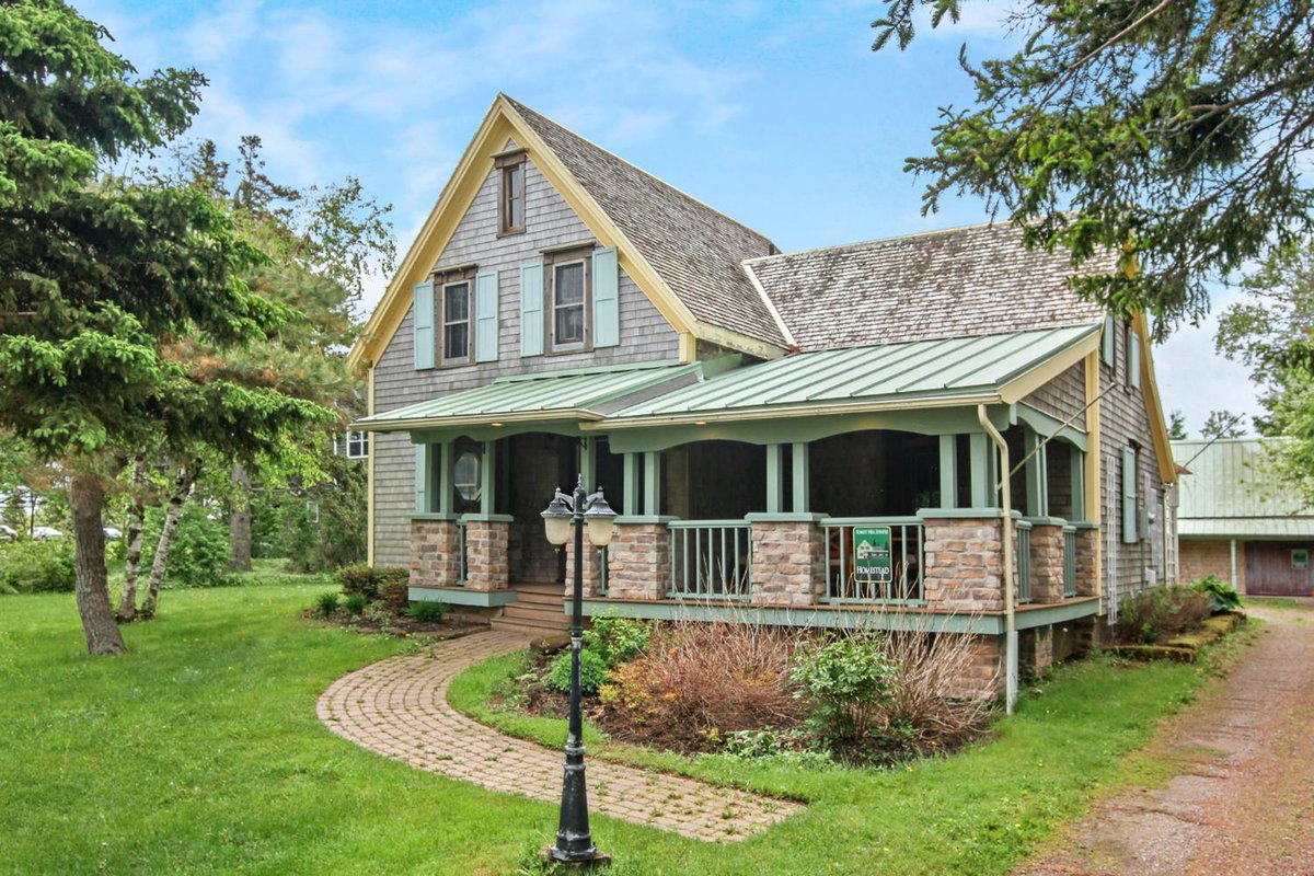 Avonlea Forest Hill Cottages, Canada