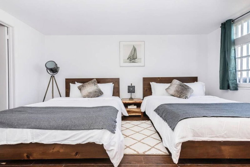 North House - Modern Meets Rustic- 2 Bedroom in Old Quebec, Quebec City, Canada