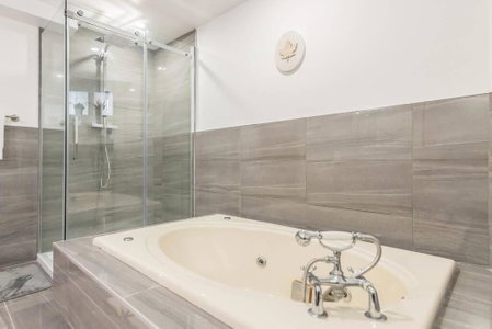 North House - Modern Meets Rustic- 2 Bedroom in Old Quebec, Quebec City, Canada