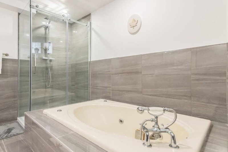 North House - Modern Meets Rustic- 2 Bedroom in Old Quebec, Quebec City, Canada
