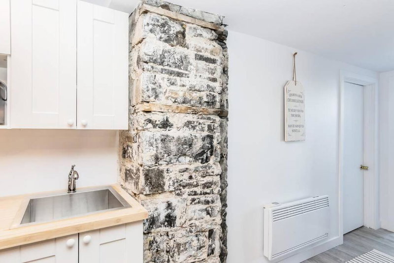 North House - Modern Meets Rustic- 2 Bedroom in Old Quebec, Quebec City, Canada