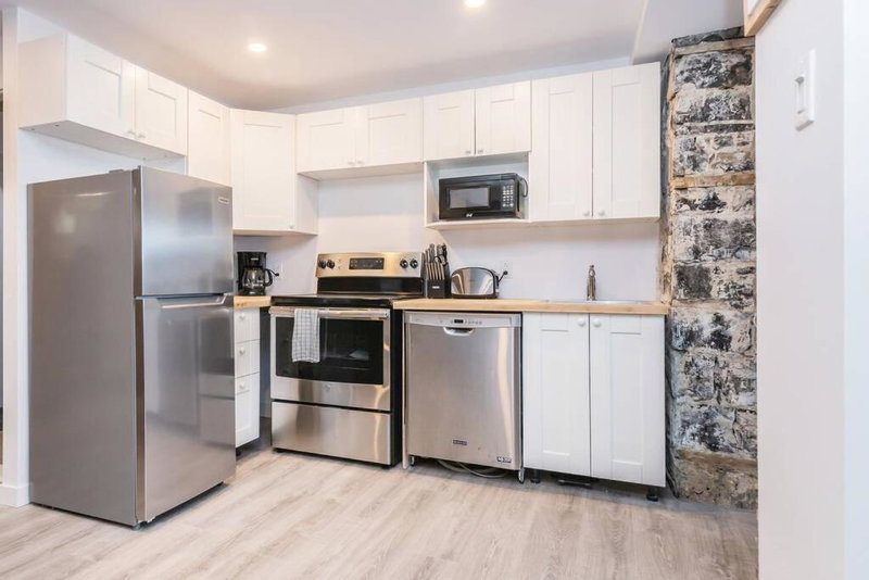 North House - Modern Meets Rustic- 2 Bedroom in Old Quebec, Quebec City, Canada