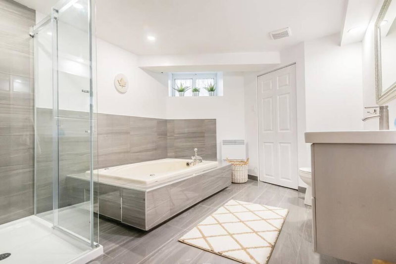 North House - Modern Meets Rustic- 2 Bedroom in Old Quebec, Quebec City, Canada