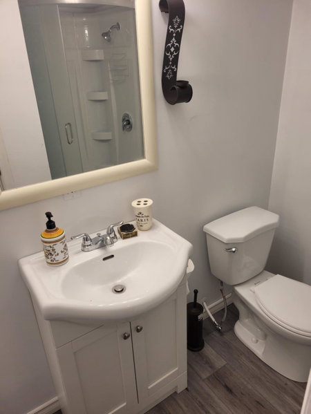 Adorable Studio Basement Suite in South Barrie, Barrie, Canada