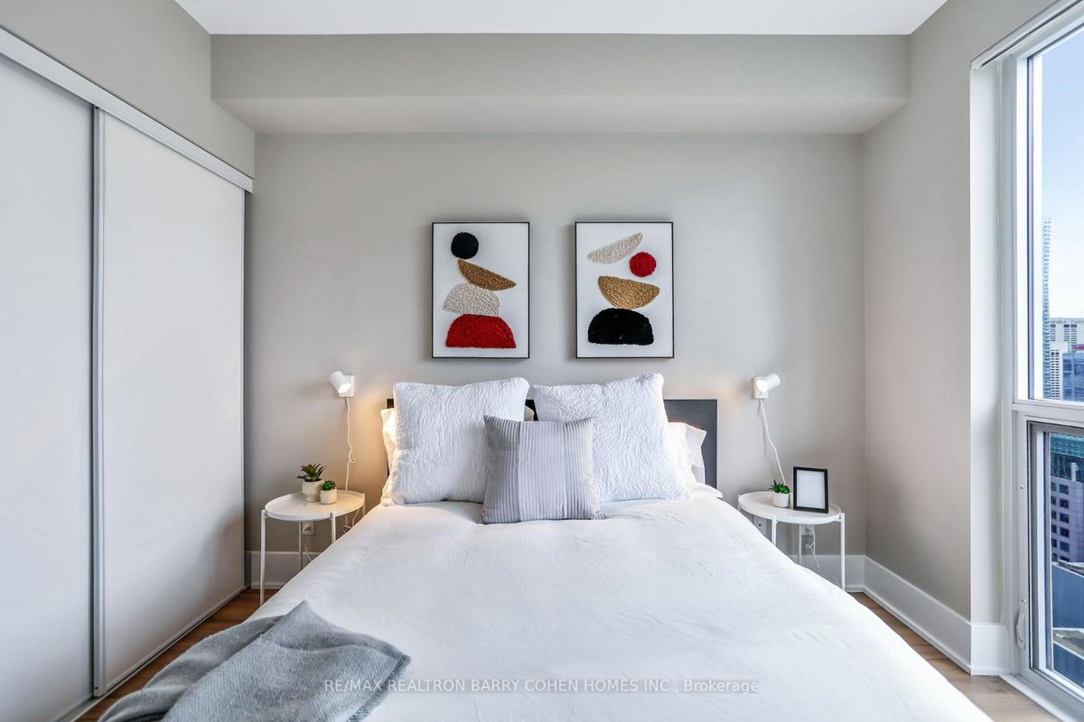 Downtown suites with Free Parking, Canada