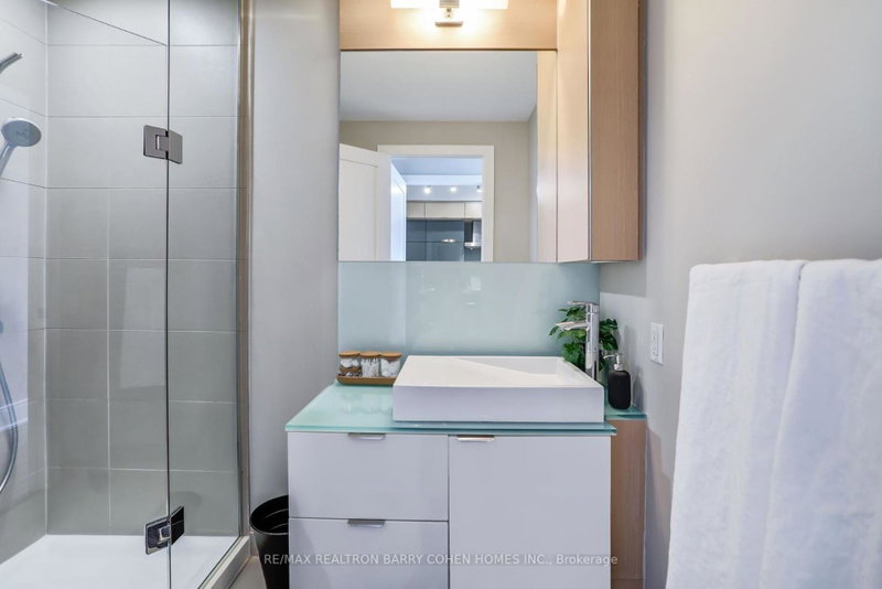 Downtown suites with Free Parking, Toronto, Canada