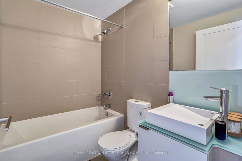 Downtown suites with Free Parking, Toronto, Canada